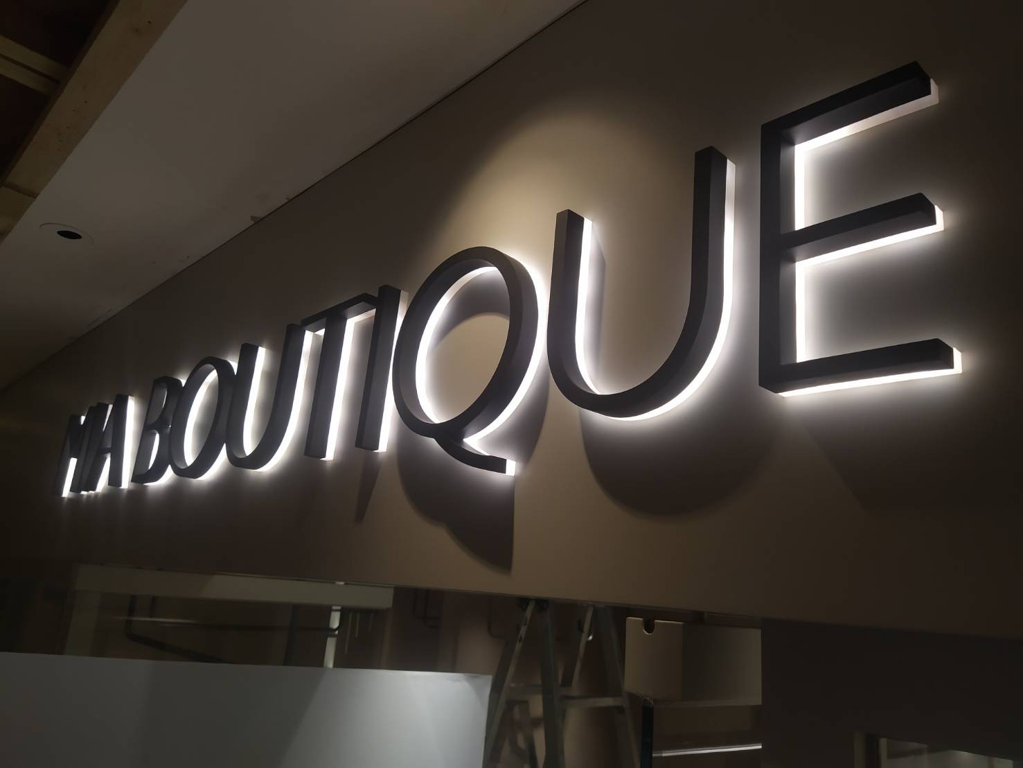 招牌|鐵殼背光字招牌製作