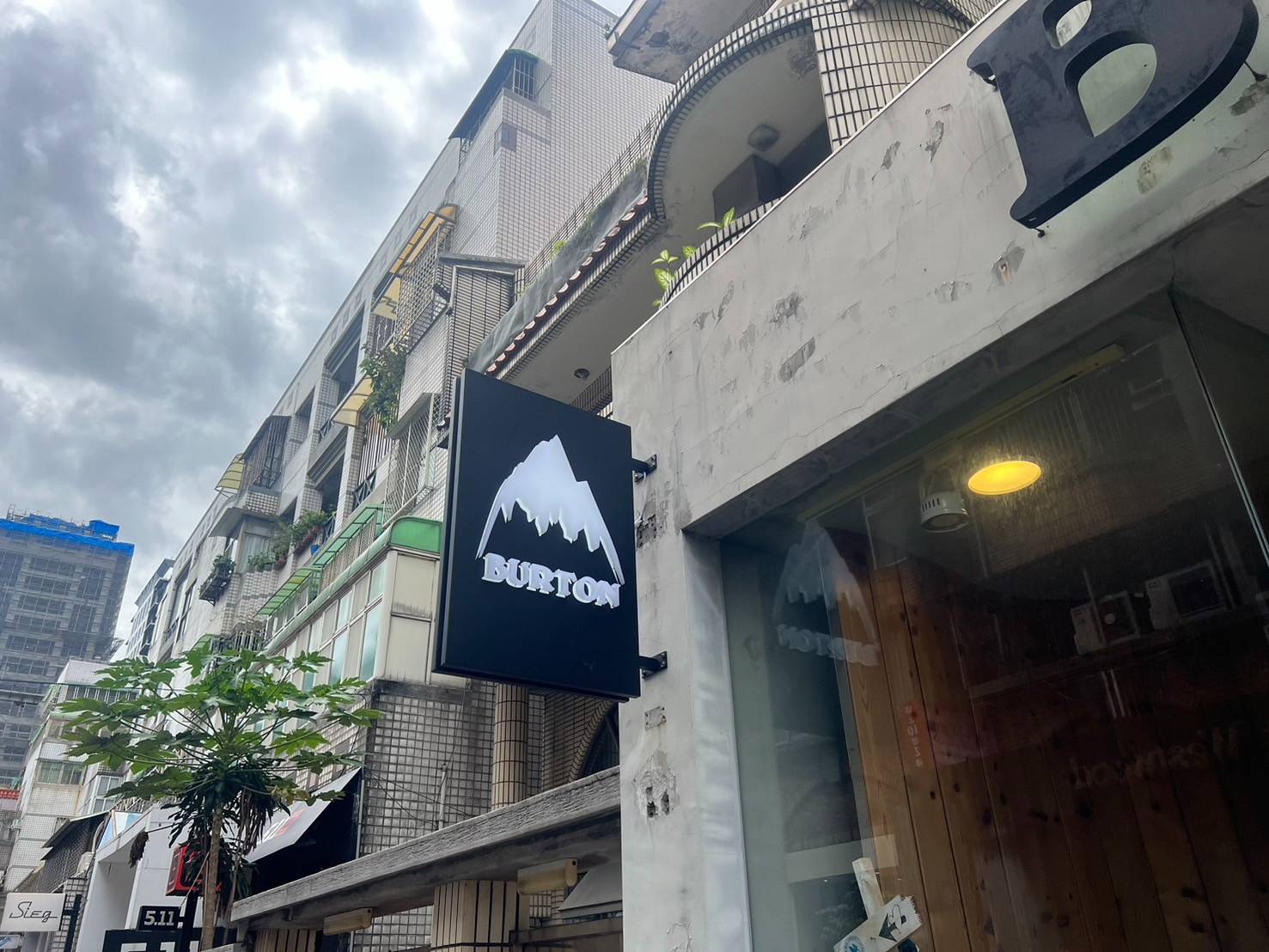 招牌|客製化造型卡布燈箱