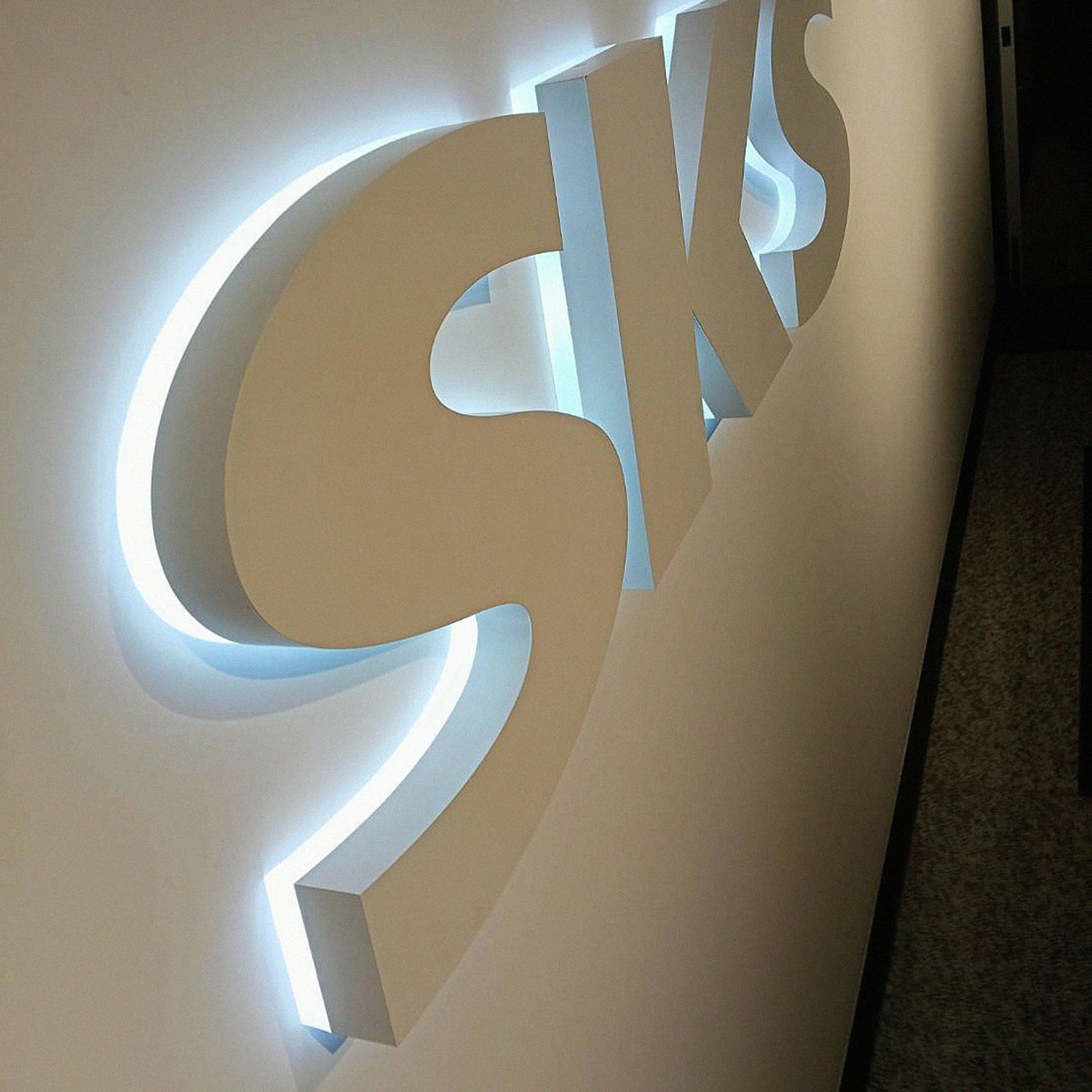 招牌|獨特仟那論光字